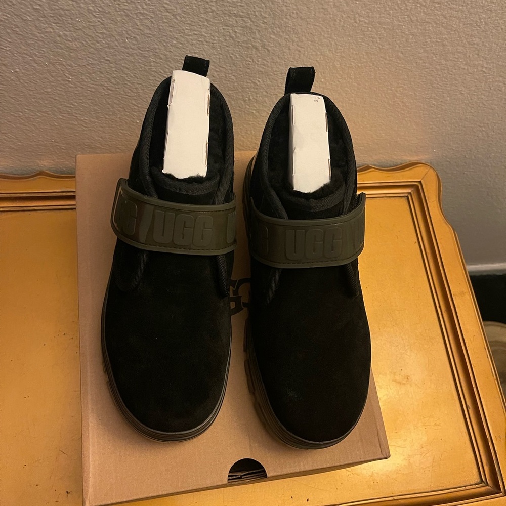 BRAND NEW UGG W NEUMEL CLEAR BOOTS!!